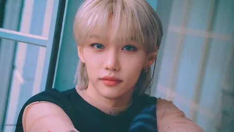 Какого цвета глаза феликса из stray kids