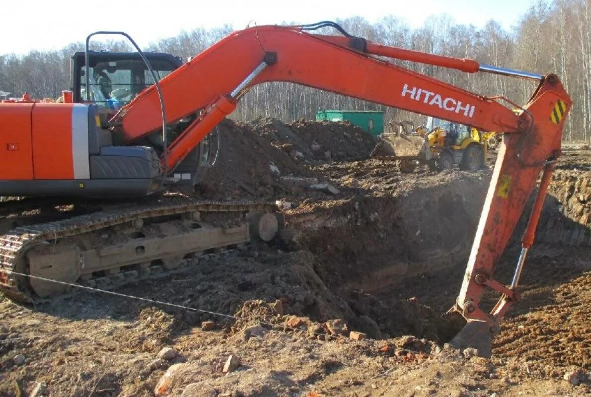 Рытье экскаватором. Разработка котлованов Hitachi. Экскаватор котлован. Копка котлована. Рытье котлована.