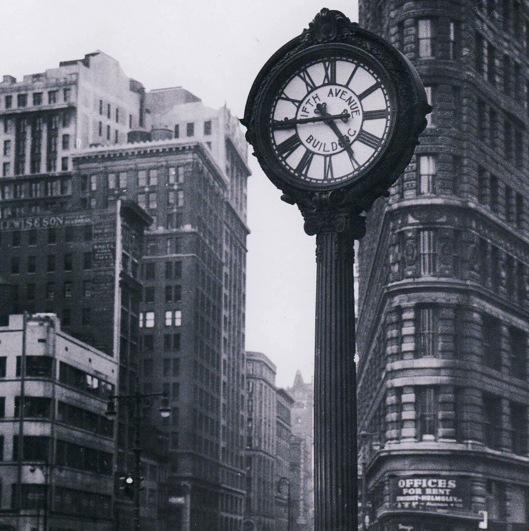 Часы new york. 5 авеню улица в нью-йорке. Часы new york. Часы new york. Часы new york.