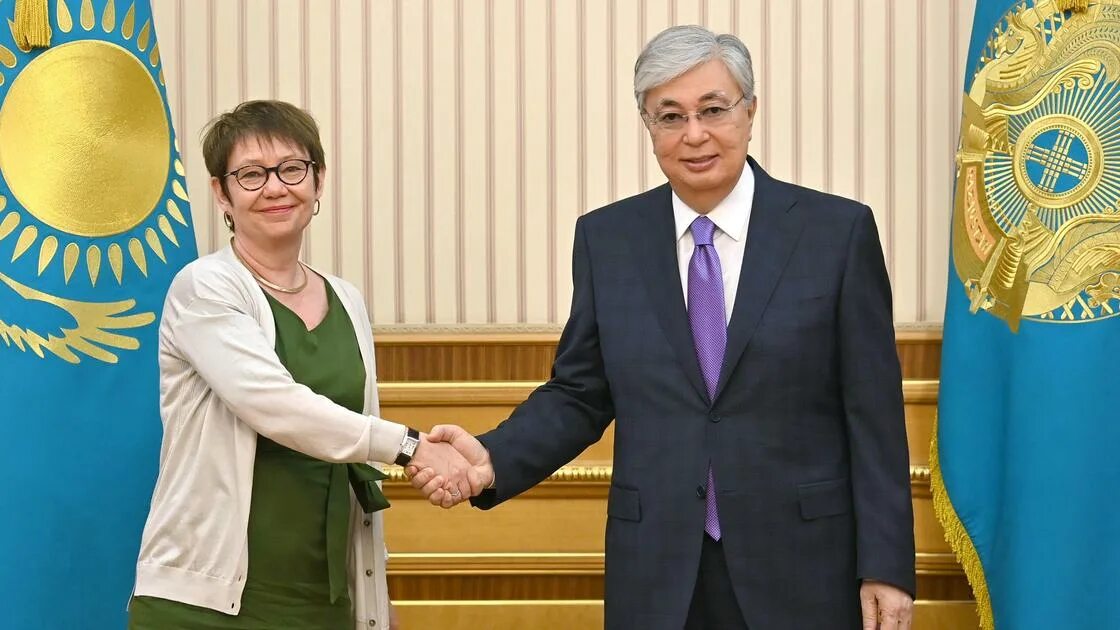 Токаев казахстан жена. Токаев и ес. токаев встреча с бизнесменами. глава банка евросоюза. глава европы.