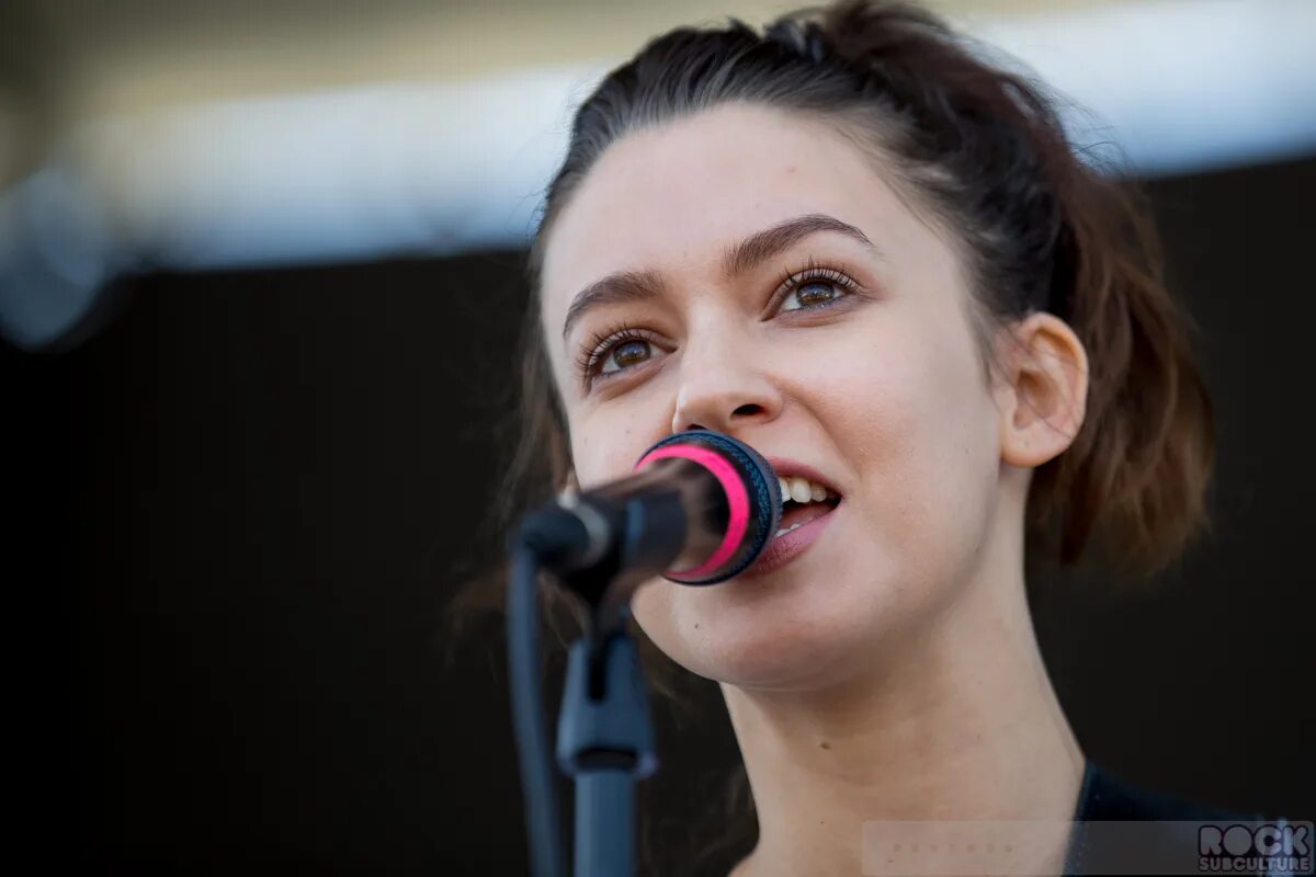 Meg myers desire перевод. Мэг Майерс. Meg Myers 2015. Meg Myers Live. Мэг Майерс концерт.