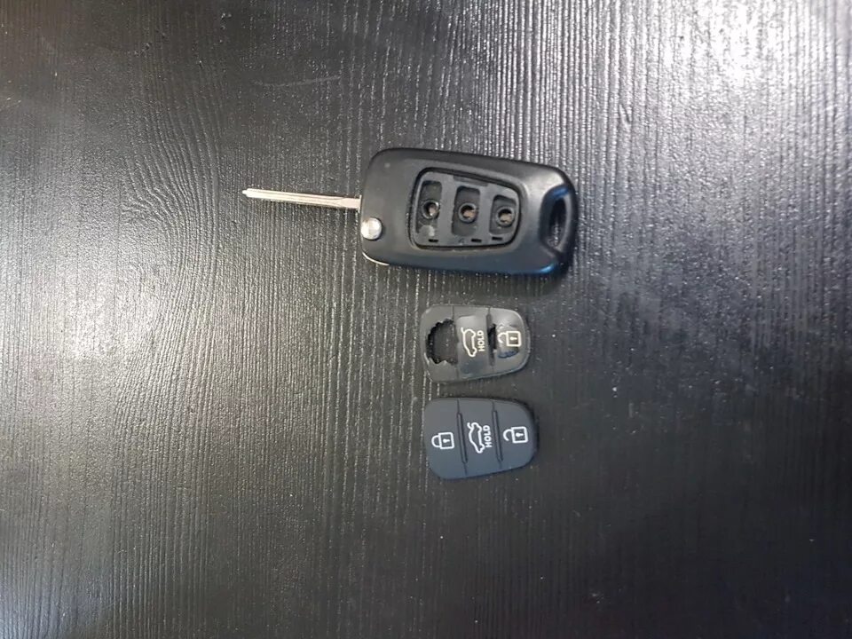 Не работает брелок сигнализации. Ключ Хендай i30. Hyundai i30 кнопка центрального замка.