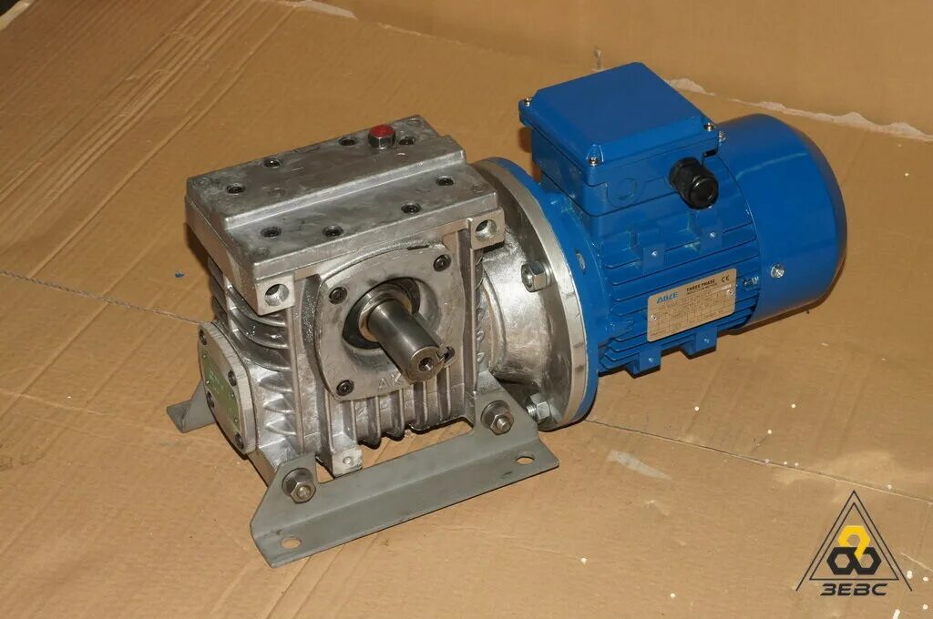 Синхронный мотор-редуктор 60ktyz 110об/мин переменного тока 220 в. 5 квт 1500 об/мин. Двигатель 80 оборотов в минуту. 1 квт 1500 об/мин. Эл/двигатели иек аире 80с2.