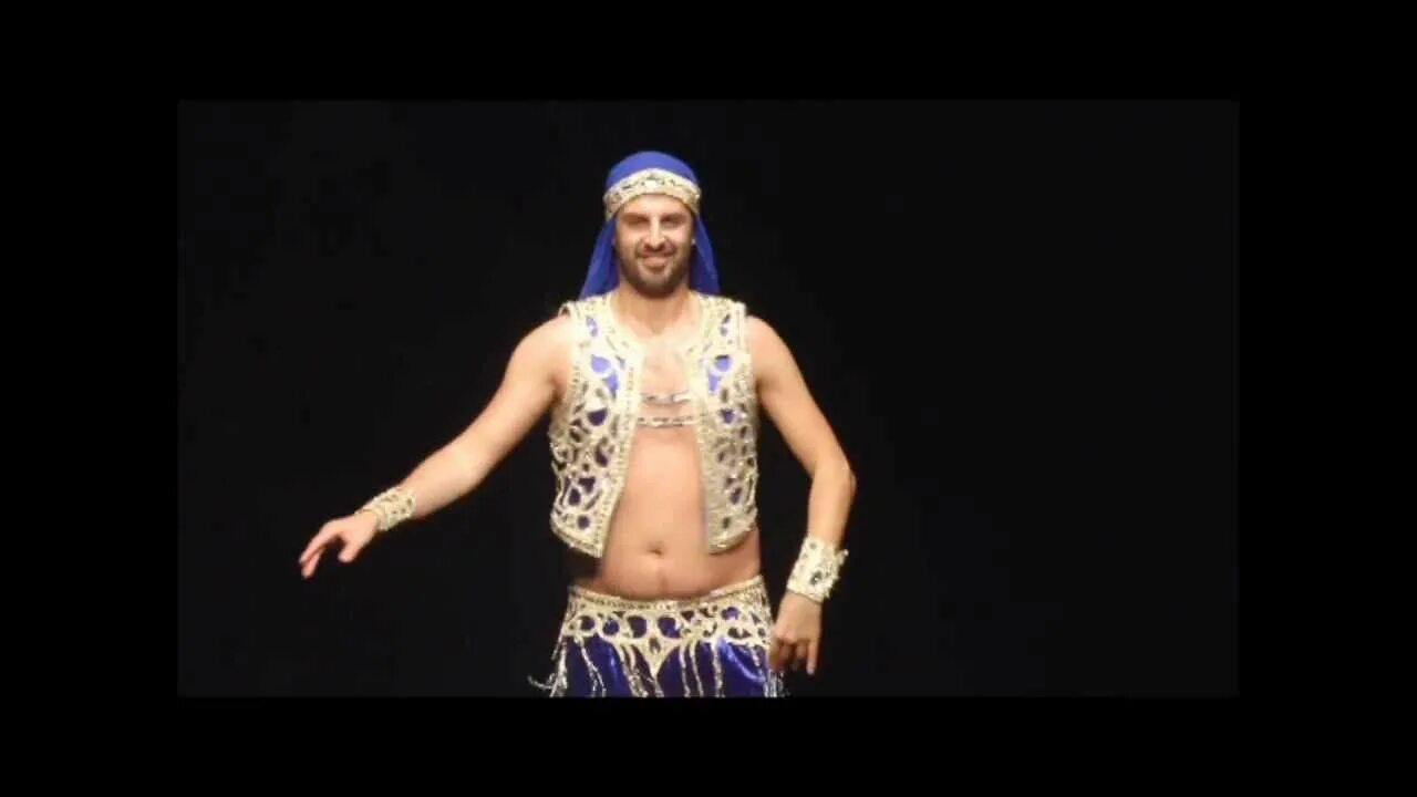 Танец живота мужчины. Хорус мозарабе танцор. Амир Тхалеб танцовщик. Мужской танец живота.