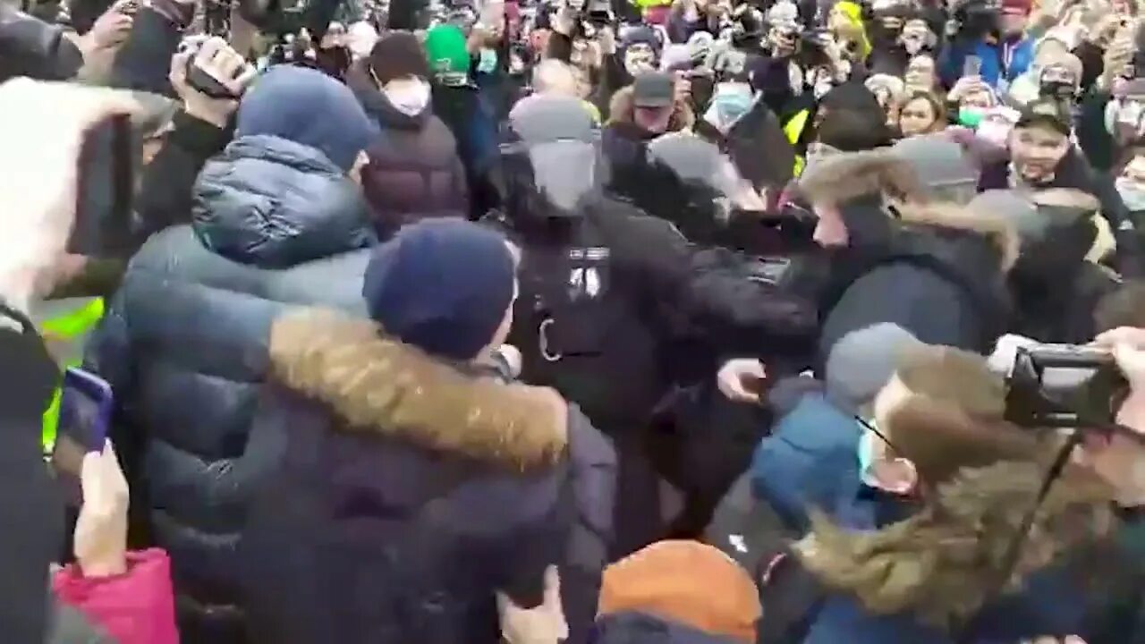 Столкновения в Москве 01.01. 2023 Года. Столкновения с полицией 23 января. Столкновение полиции и митингующих в Хабаровске. Столкновение в Москве Печатники. Москва стычки