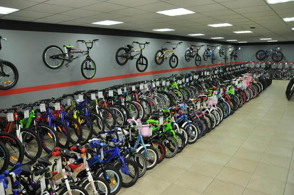 Велобаза на беговой. Веломагазин на остужева воронеж. Современный веломагазин. Веломагазин стерлитамак. Магазин велосипедов в солнечногорске.