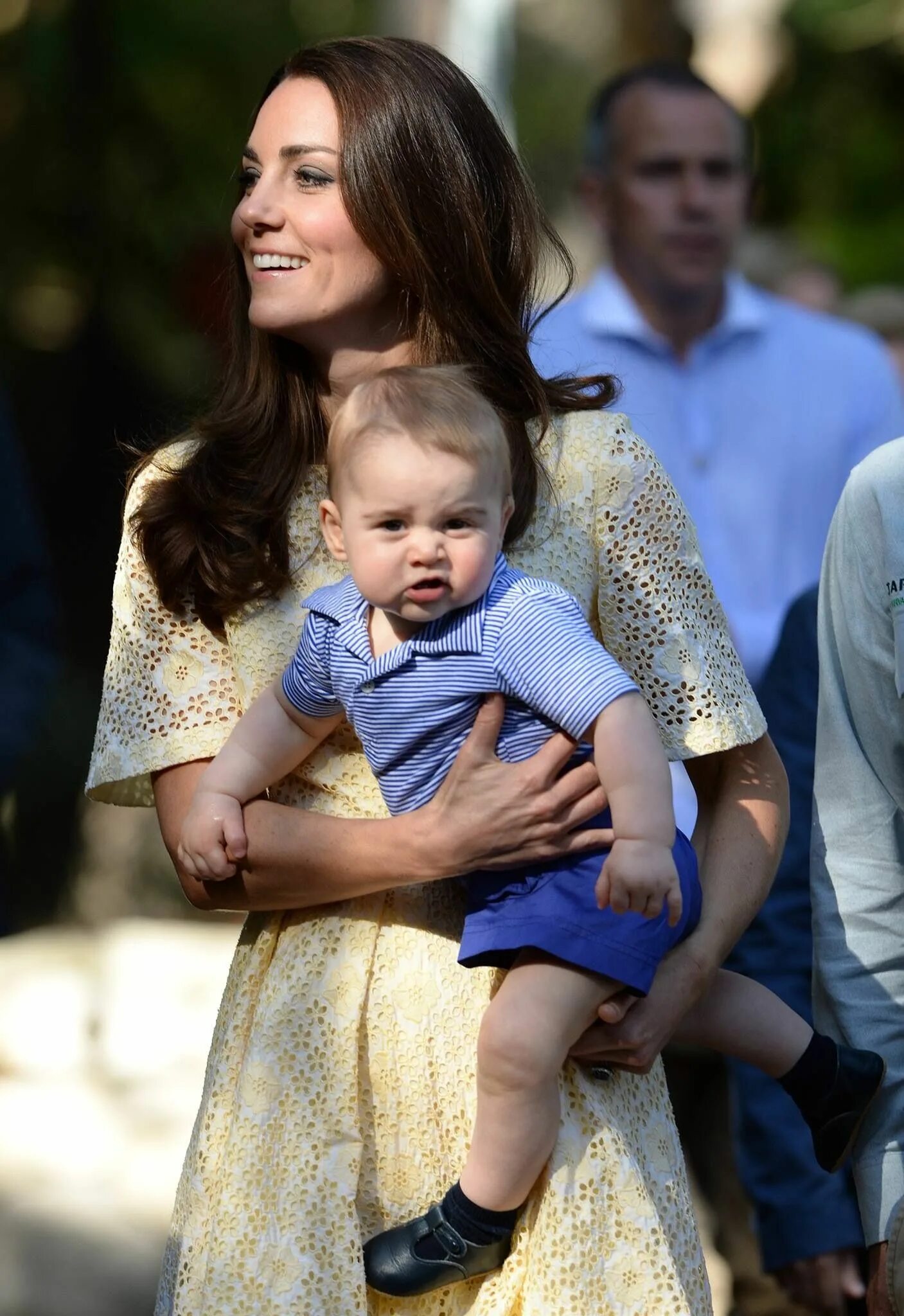 Фото кейт с детьми фотошоп. Кейт Миддлтон и принц Джордж. Сын принца Уильяма и Кейт Миддлтон. Принц Луи Кембриджский. Принц Джордж, сын принца Уильяма.