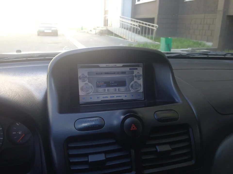 Nissan almera n16 2 din магнитола. Nissan almera n16 андроид магнитола. Монитор nissan almera n16. Верхняя консоль ниссан альмера классик. Магнитола nissan almera n16 luxury.