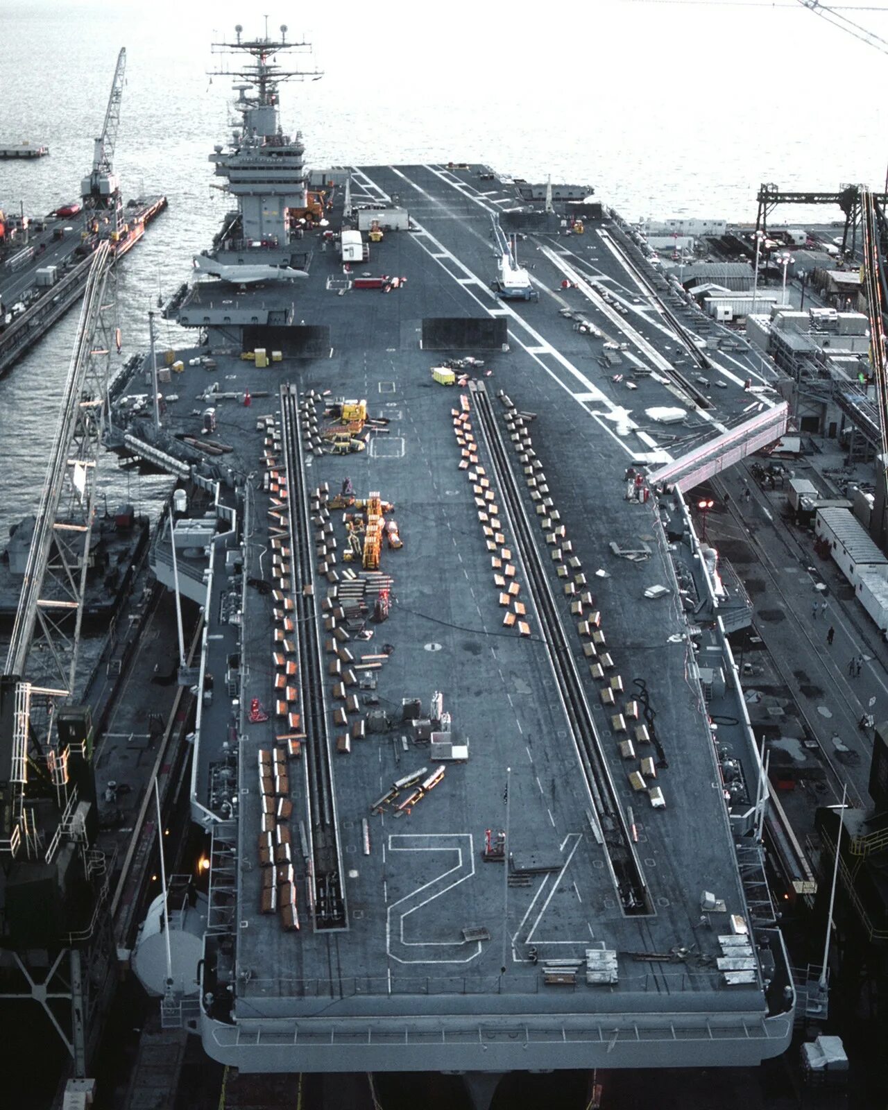 USS Abraham Lincoln CVN-72. Авианосец Нимиц. Авианосец USS Нимиц. USS Abraham Lincoln. Colorful cvn