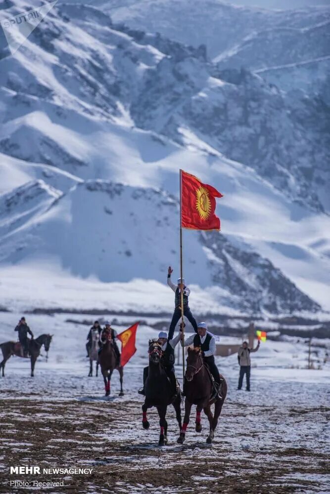 Киргизия 6 букв. Кыргыз горы. Кыргызские джигиты. Киргизы в горах. Флаг Киргизии.