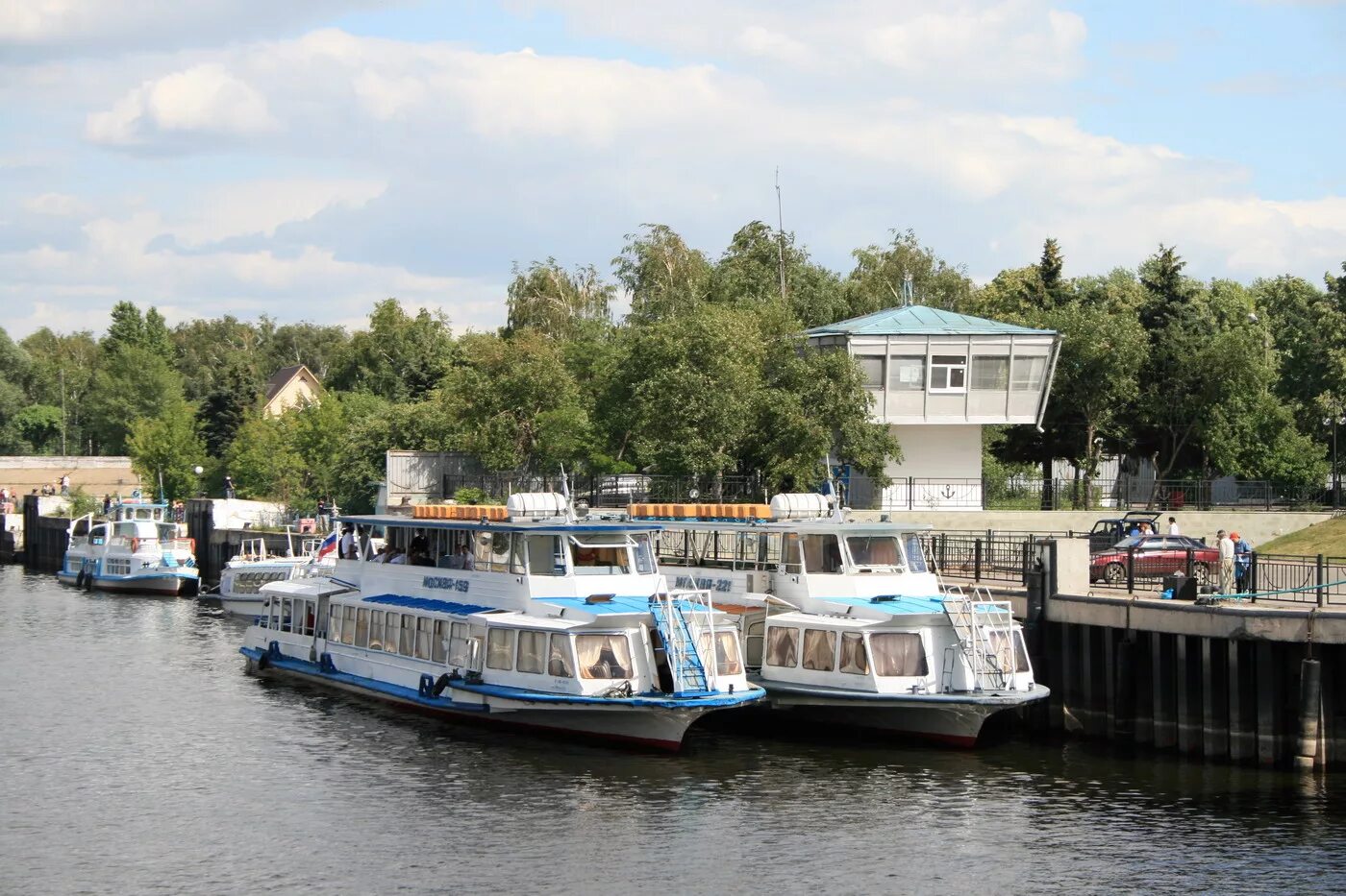 Водные прогулки казань. Теплоход москва 173. Водные прогулки казань. Водные прогулки казань. Ладья казань лодка.