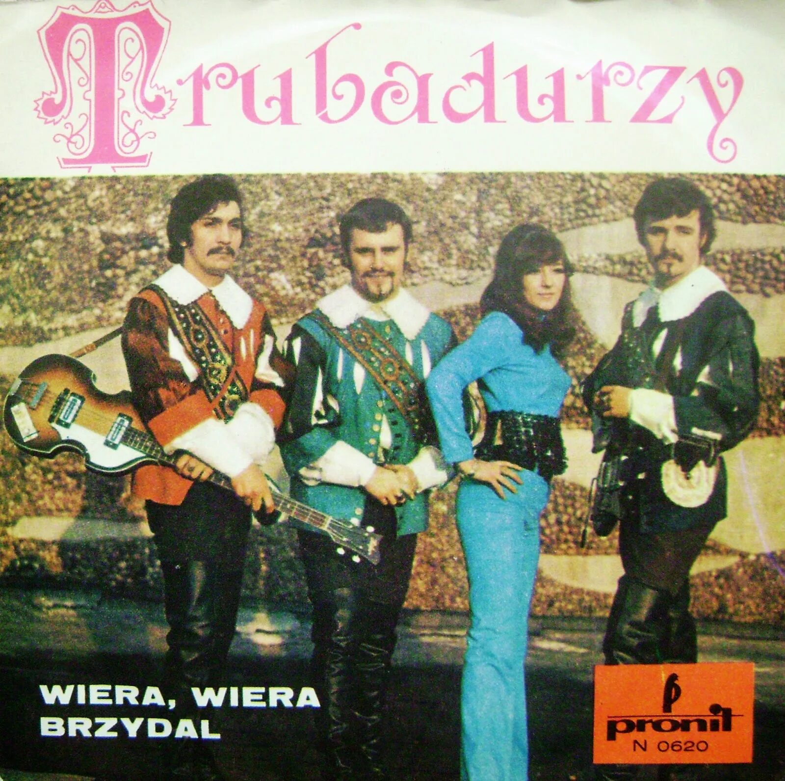 трубадуры польша ансамбль. в. средневековый музыкальный ансамбль. трубадуры польша ансамбль. средневековый менестрель.