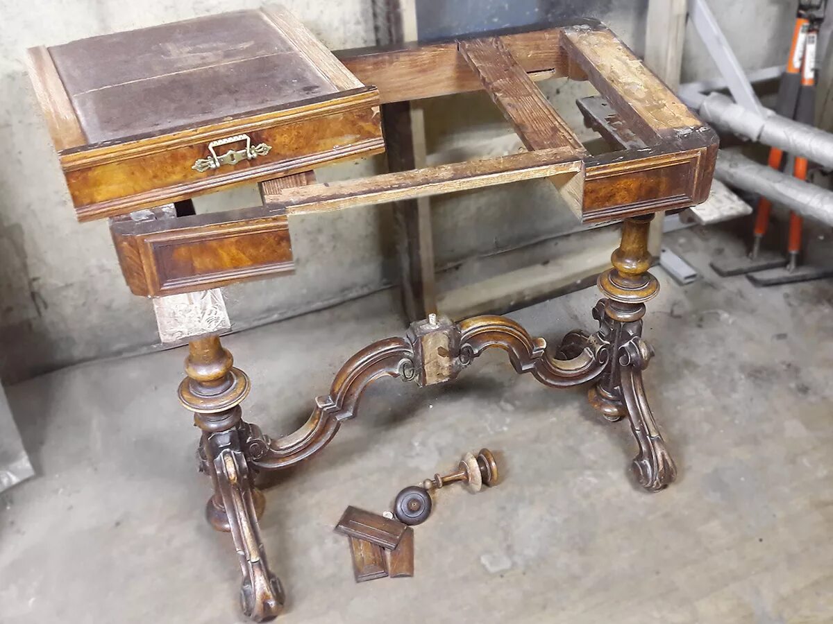 рояль старинный спереди. старинный разобрать. разобрать старый шкаф. старинный разобрать. разобранный стационарный телефон.