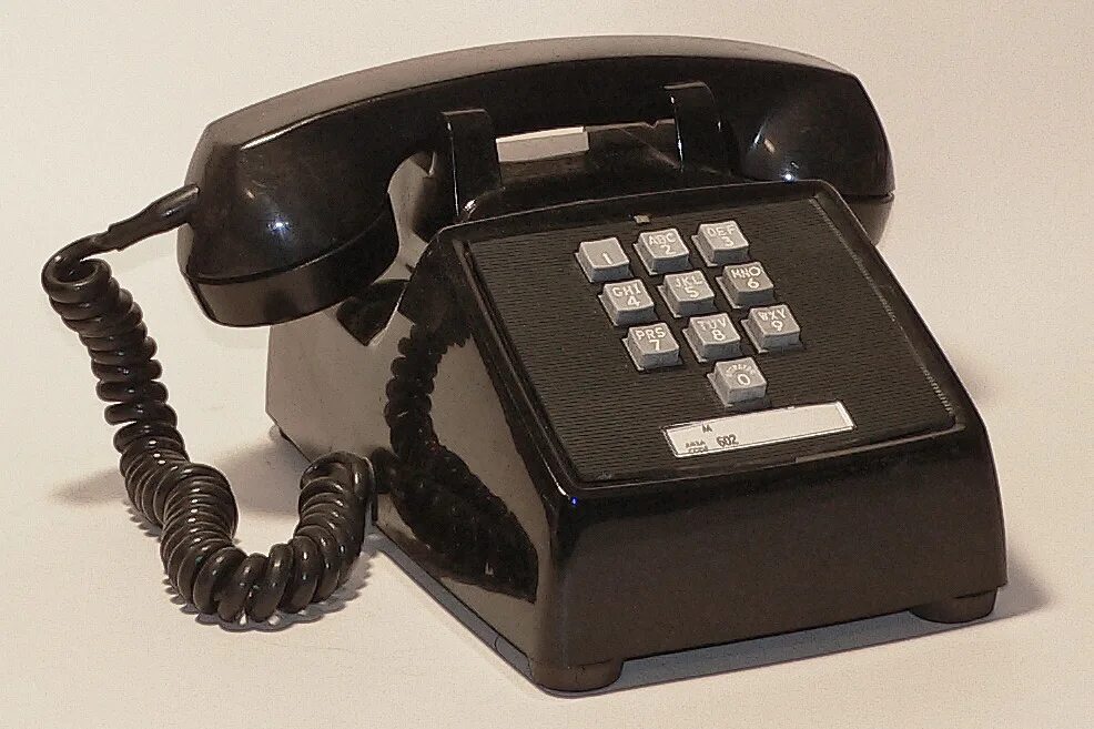 Телефон 70 90 90. БАГТА 50. Телефонный аппарат кнопочный. Старинный телефонный аппарат. Американский телефонный аппарат.