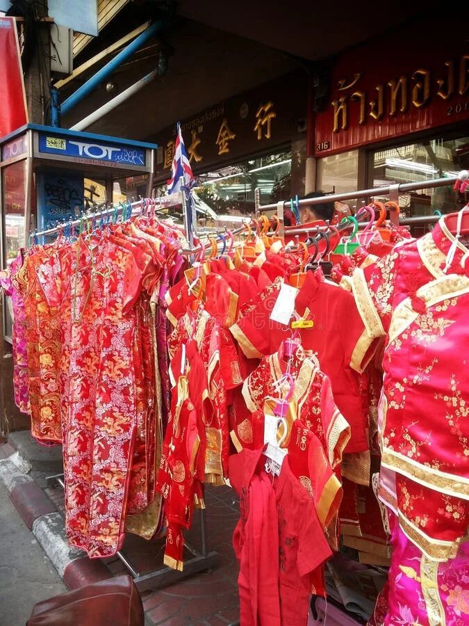 Бангкок одежда. Chinatown одежда. Костюм Чайна Таун. Китайский квартал Наряды. Китайский квартал костюмы.