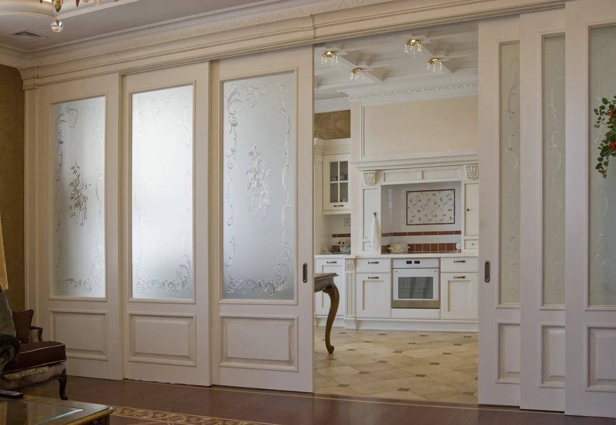 Сдвижные двери классика. Альверо раздвижные перегородки. аристо классические двери. раздвижные перегородки в классическом стиле. раздвижные перегородки в классическом интерьере.