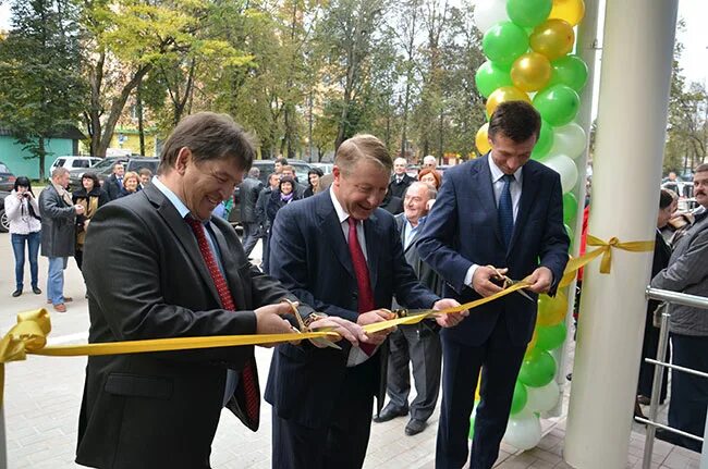 консультант dns дерется. в орле откроют магазины. завод керама марацци в малино. пятерочка в кондрово. магазин европа орел алроса.