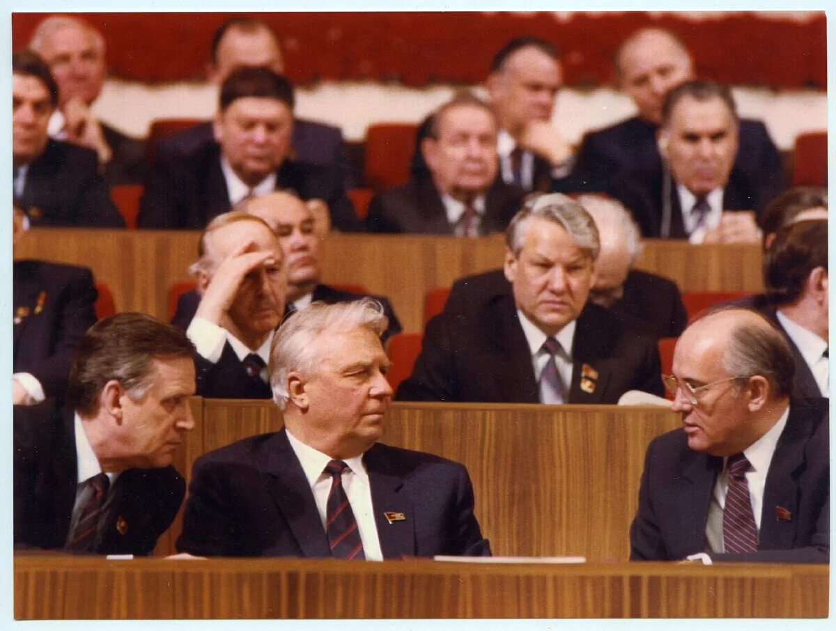 Курс политик. Лигачёв. Егор Лигачев и Ельцин. Горбачев и Лигачев. Горбачев Лигачев Ельцин.