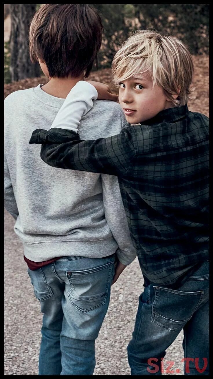 Мальчик целует мальчика. Kids gays boy. Быть гейби (2015). Кид бойс. Любовь мальчишек.