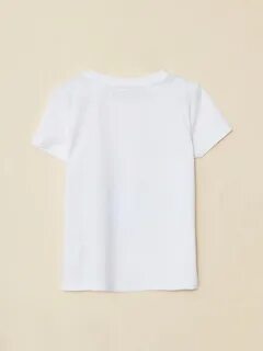 Қыз киімін шешіп алды