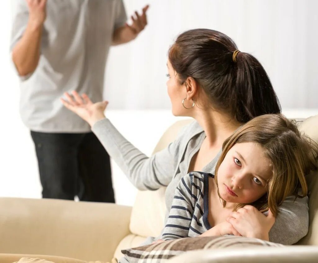 Развод родителей с 2 детьми. Общение с ребенком после развода. Попечительство над подростками. Делят ребенка. Расставание с родителями.