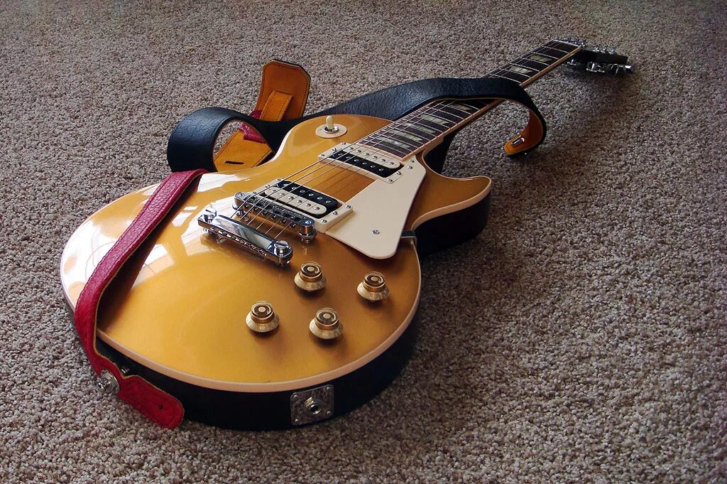 Березовый лес пол. Акустическая гитара paul gibson. Gibson les paul guitars. Gibson 2023. Les paul gold top.