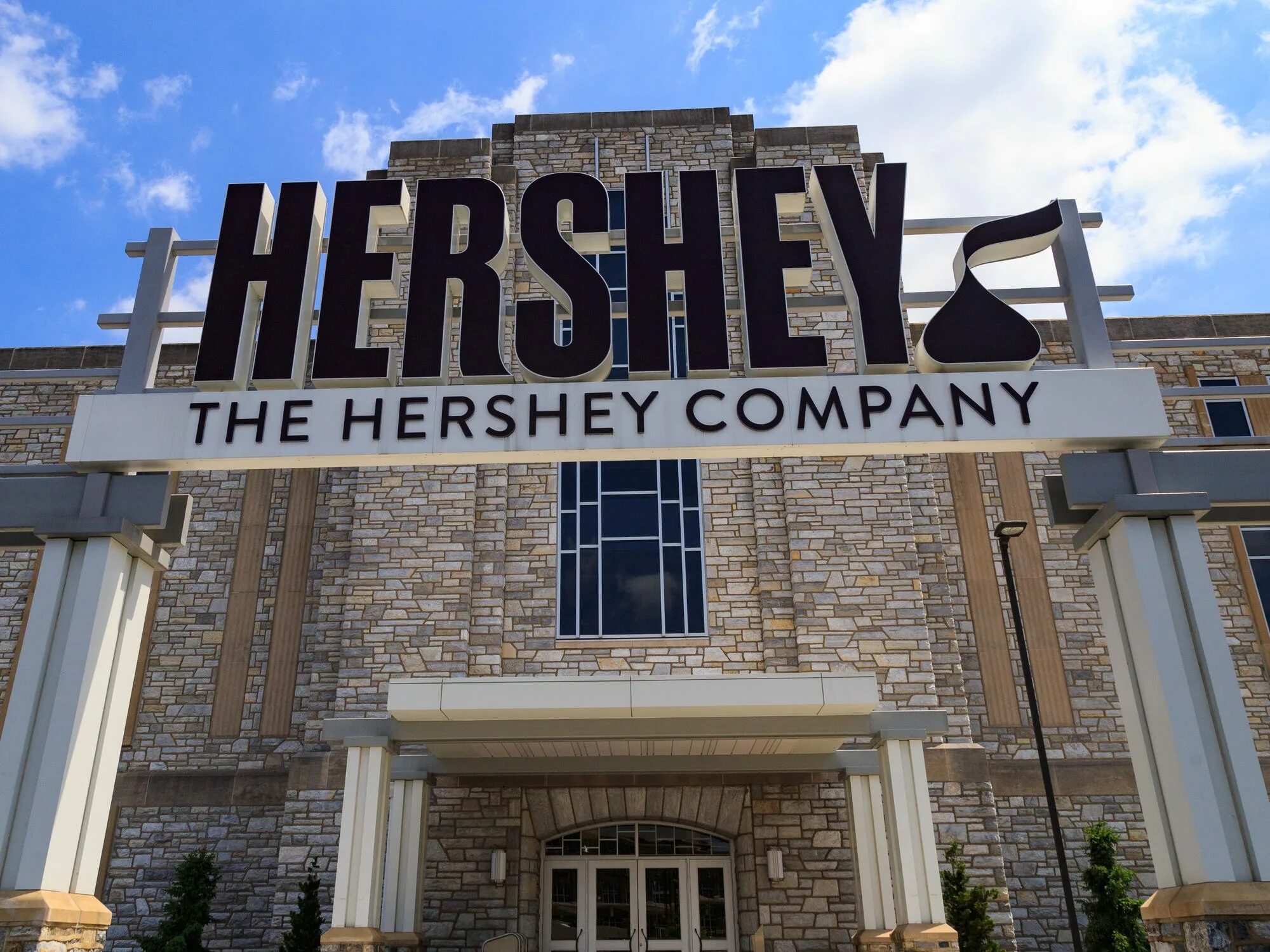 The hershey company. Херши фабрика. Херши город в США. Hershey's Company. Hershey город в США.