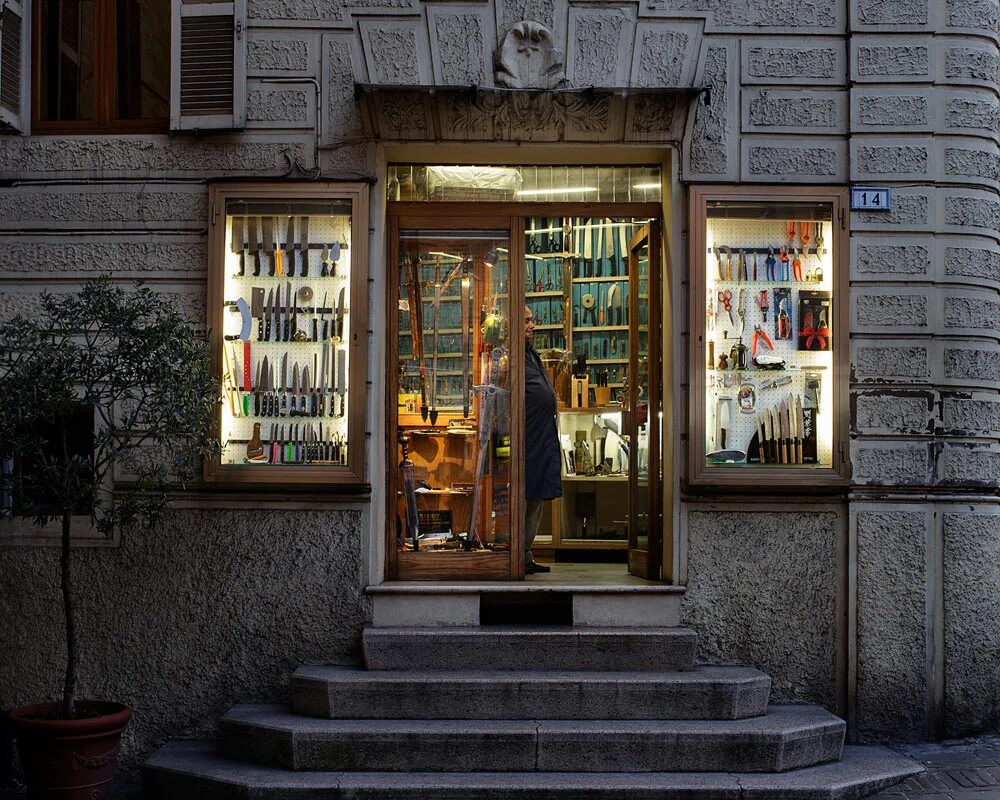 магазин итальянской одежды. Italia магазин. магазины в италии. Italia магазин. маленький магазинчик.