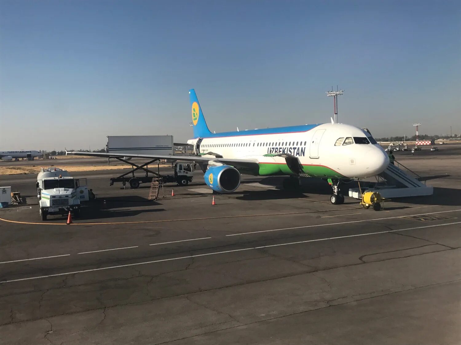 Авиабилеты пулково душанбе. A320 Uzbekistan Airways. Аэробус а320 Узбекистон хаво йуллари. Airbus a321 Uzbekistan Airways. Аэробус а321 Нео Uzbekistan Airways.