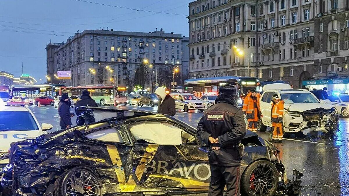 Видео где разбил. ДТП на Кутузовском проспекте Саид Губденский. Саид гудбедский ДТП на Кутузовском. Авария в Москве Саид Губденский. Блоггер Саид Губденский.