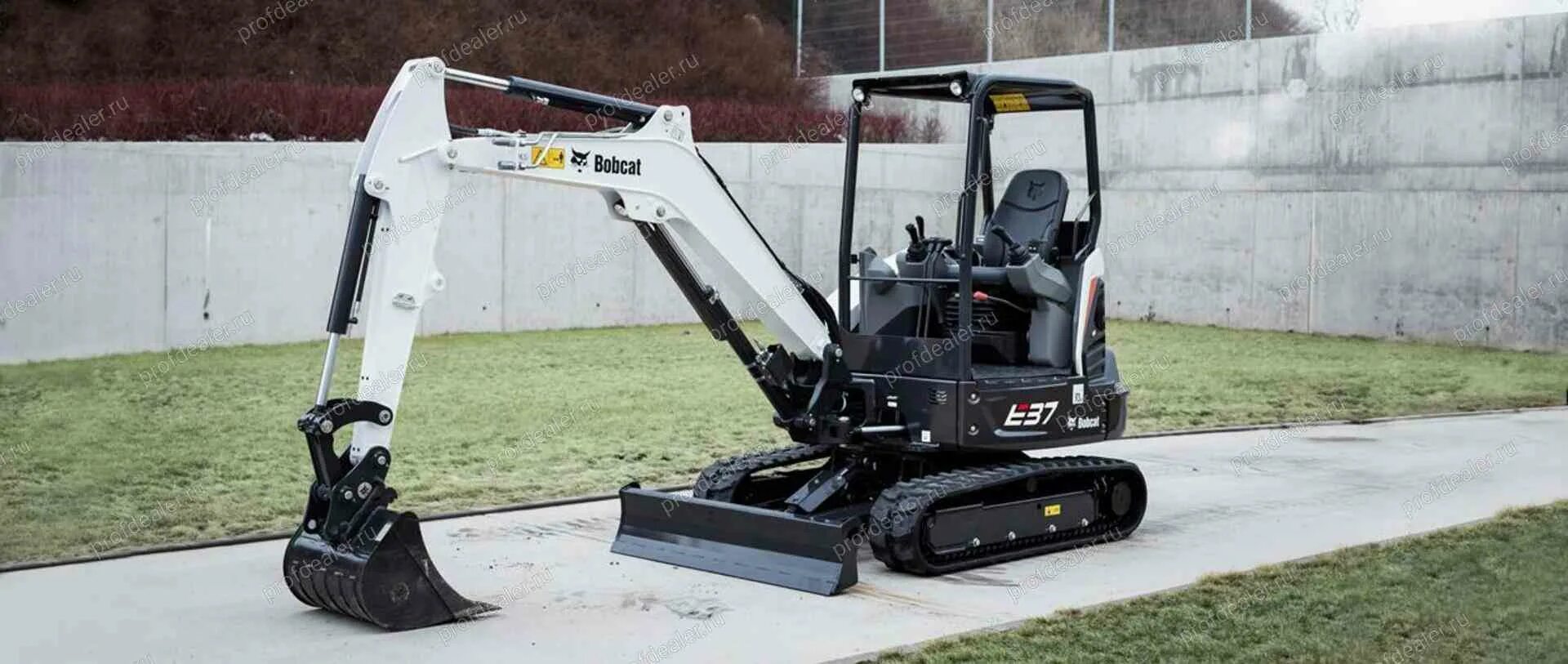 Bobcat e37. Миниэкскаватор Bobcat 37. Bobcat мини экскаватор 337. Bobcat гусеничный экскаватор. Мини экскаватор bobcat