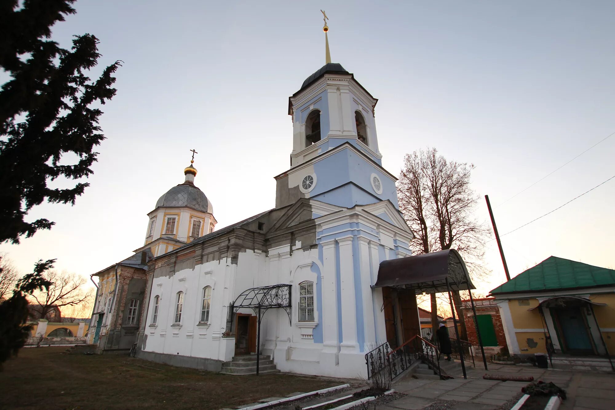 Дмитровск орловский сегодня. Церковь Димитрия Солунского в Дмитровске. Дмитровск Орловская область. Храм Дмитрия Солунского Ливны. Дмитровск Орловская область площадь.