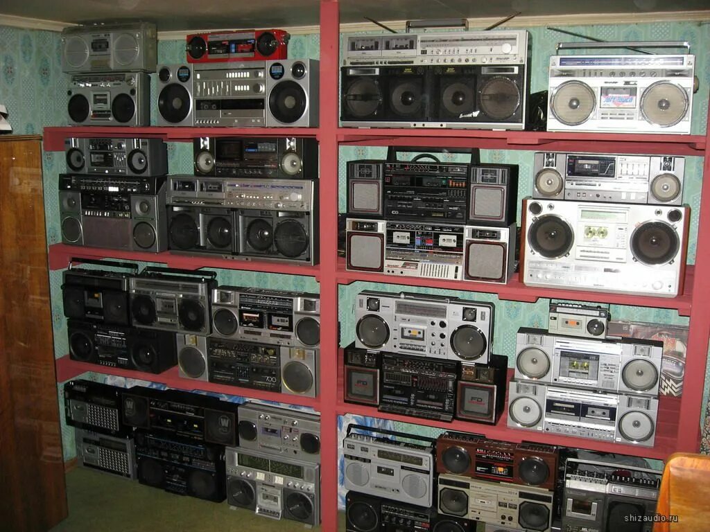 Vintage tech. Vintage tech магазин аудиотехники на удельной. магазин винтажной аудиотехники в санкт-петербурге на удельной. комната для прослушивания акустики. магазин винтажной аудиотехники в санкт-петербурге на удельной.