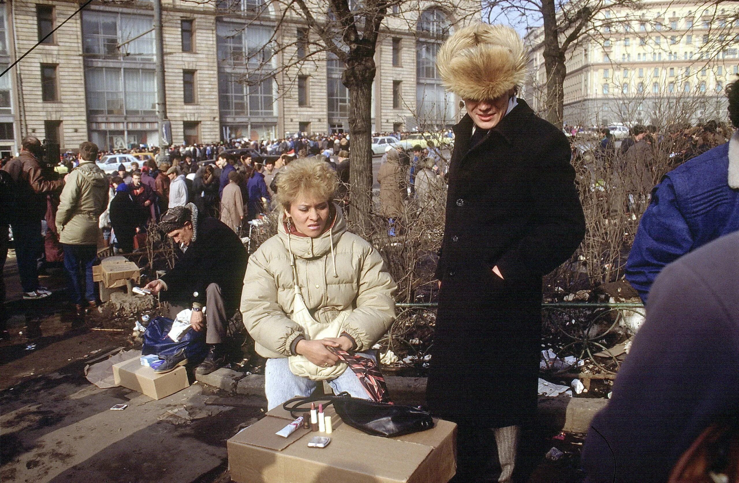 Лихие 1990-е Москва. Москва 90 - е Киевская. 90е Россия Москва. Святые Москва 90е.