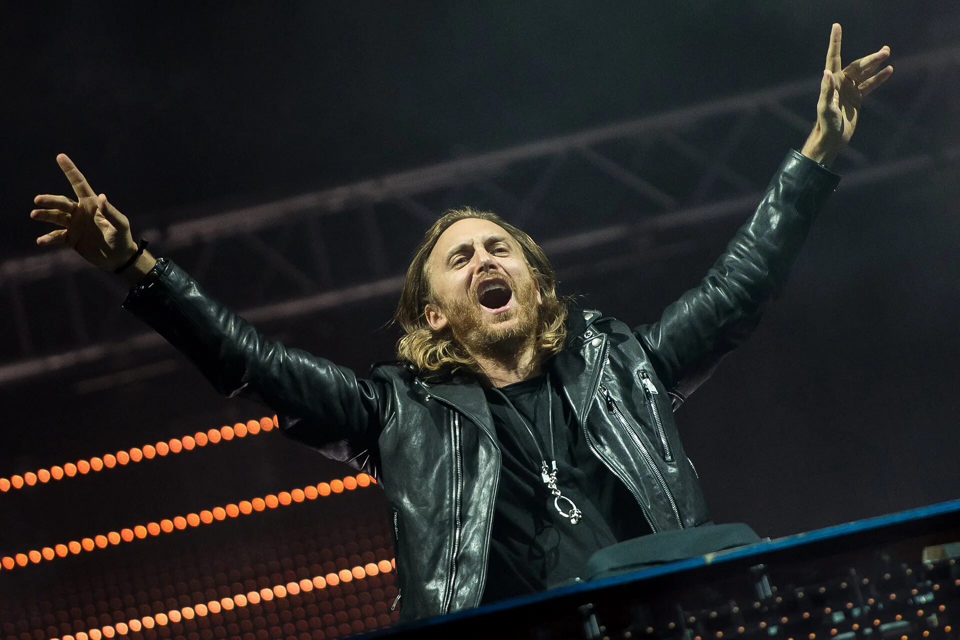 David guetta live. David Guetta. David Guetta 2000. Дэвид Гетта концерт. Дэвид Гетта 2023.