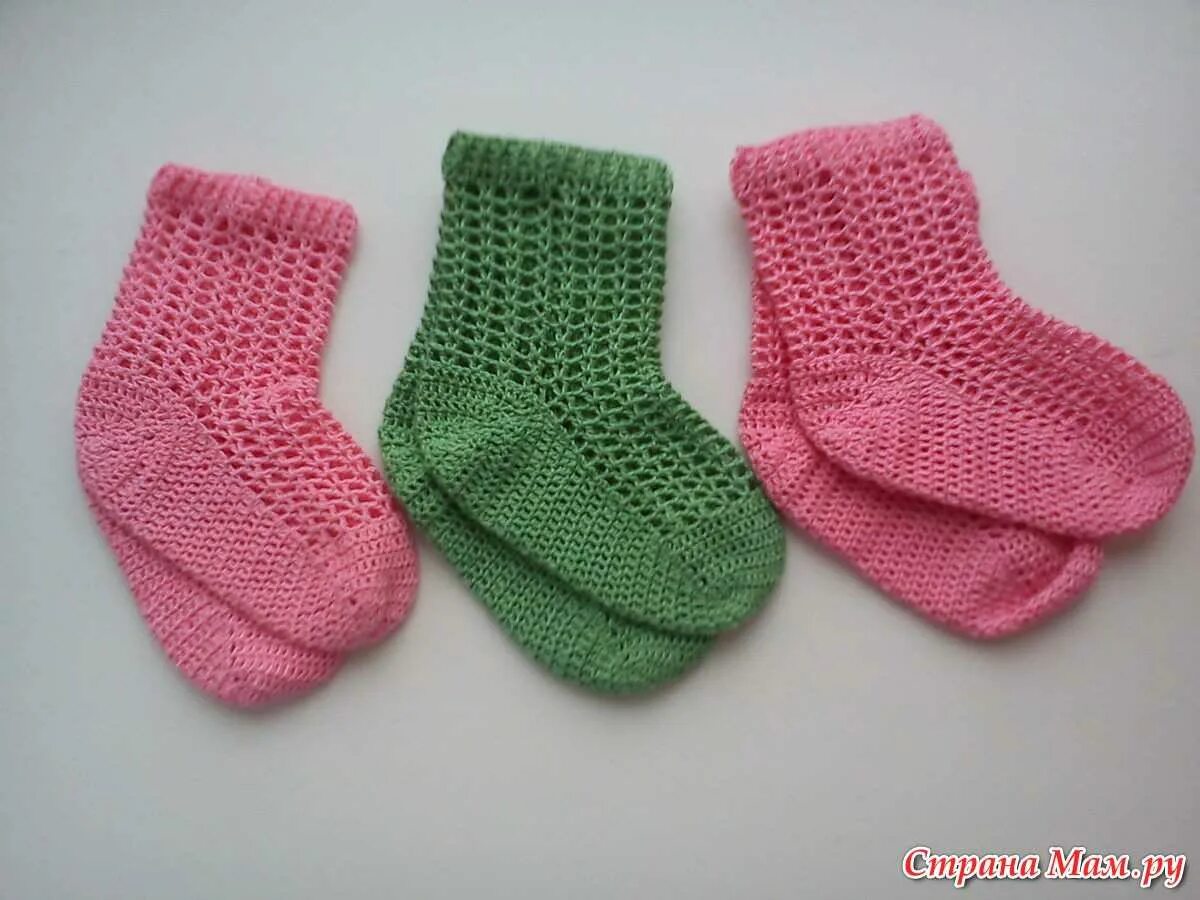 Красивые детские носочки. Детские носки спицами. Носки детские вязаные. Носочки крючком для малышей.
