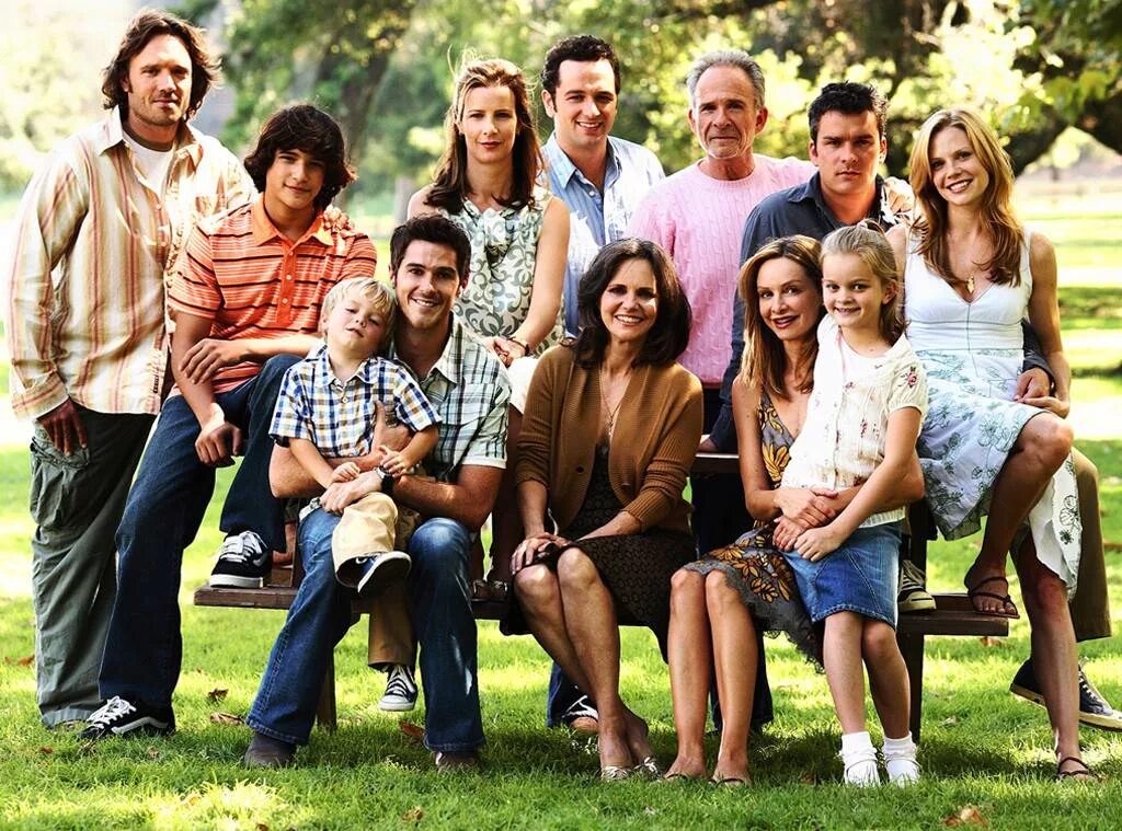 В семье четыре брата. Большая семья. Фотография семьи. Фотосессия большой семьи. Большая дружная семья.