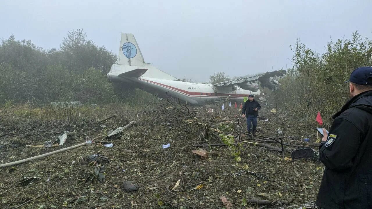 Упал военно транспортный самолет. АН 12 Иркутск катастрофа. Упал самолёт в Иркутске АН 12. АН-12 разбился под Иркутском. Катастрофа АН-124 В Иркутске.