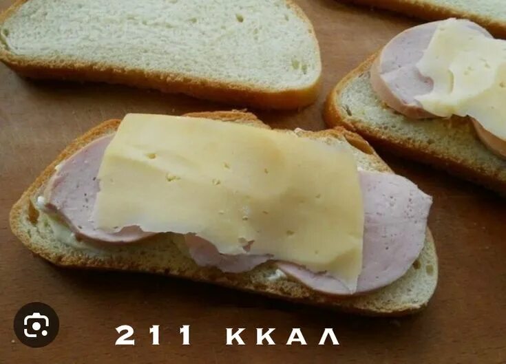 Открытый простой. Бутерброд колбаса сыр. Бутерброд с колбасой и сыром. Горячие открытые бутерброды. Открытый бутерброд.