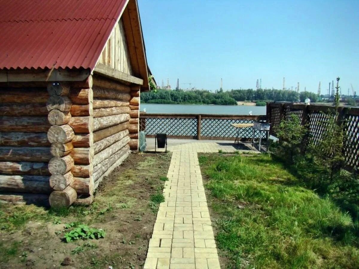 Купить базу омск. Баня на пиратском острове Омск. Пиратская турбаза. Домик на берегу Иртыша. Домики с баней на берегу Иртыша.