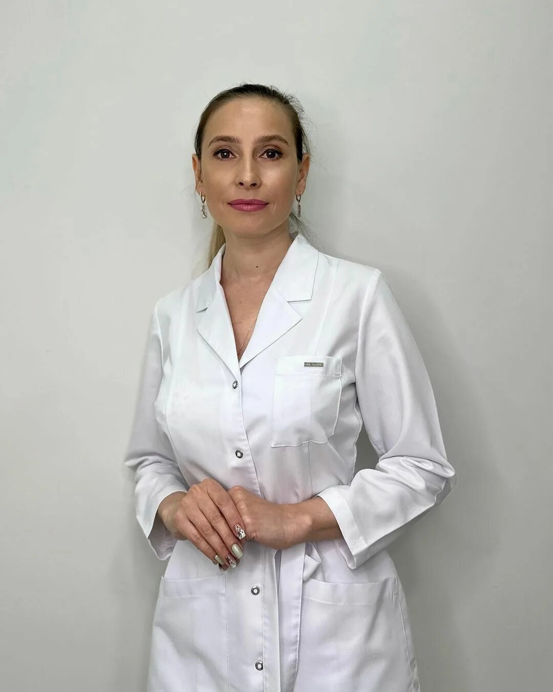 Косметолог новочеркасск. Девушка на лице разметки косметология. Яковенко людмила петровна косметолог новочеркасск. Елена косметолог новочеркасск. Ирина косметолог новочеркасск.