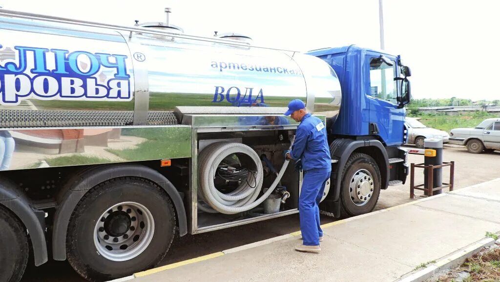 Водовоз ключ здоровья. МАЗ водовоз 7.5куб. Скания водовоз. Автоцистерна для технической воды. Водовозов вакансия