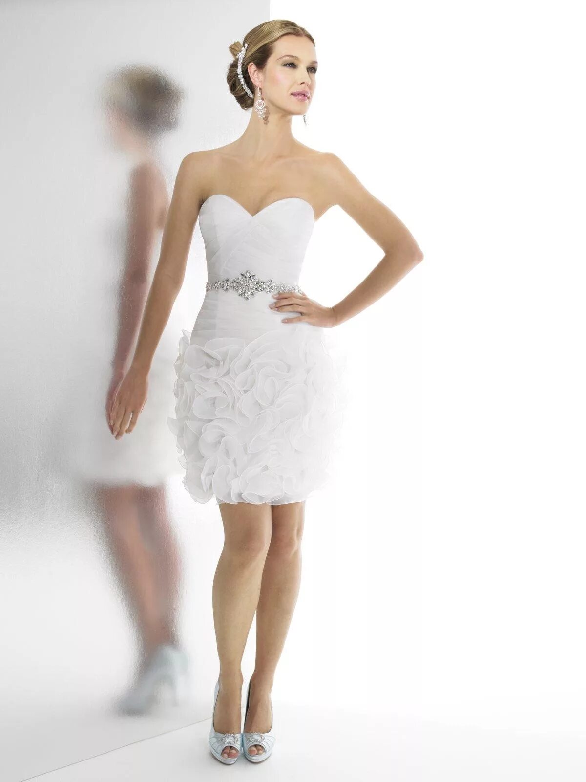 Свадебное платье к оротекое. Свадебные платья короткие. Колготки charmante promessa sposa. Свадебные платья короткие. Платье zuhair murad свадебное короткое.