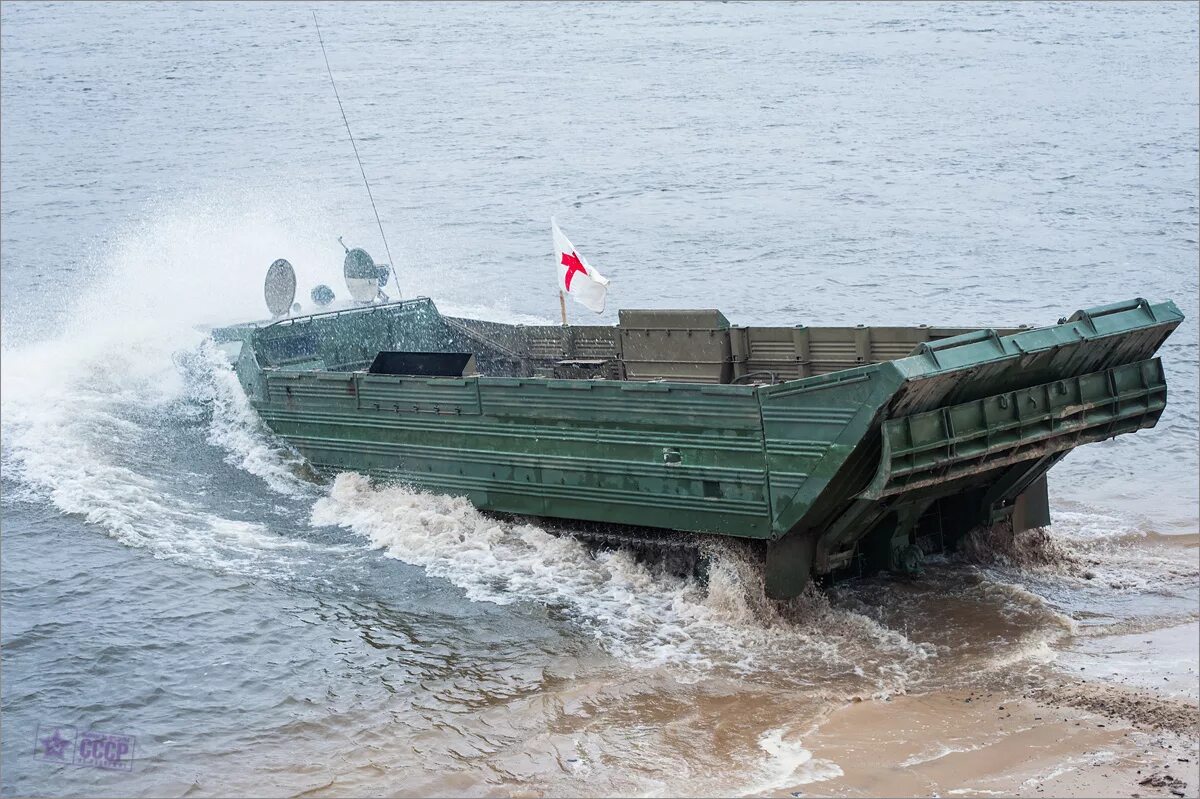 Навели паром. Военный паром. Самоходка плавсредство. Военные паромы России. Военный паром фото.