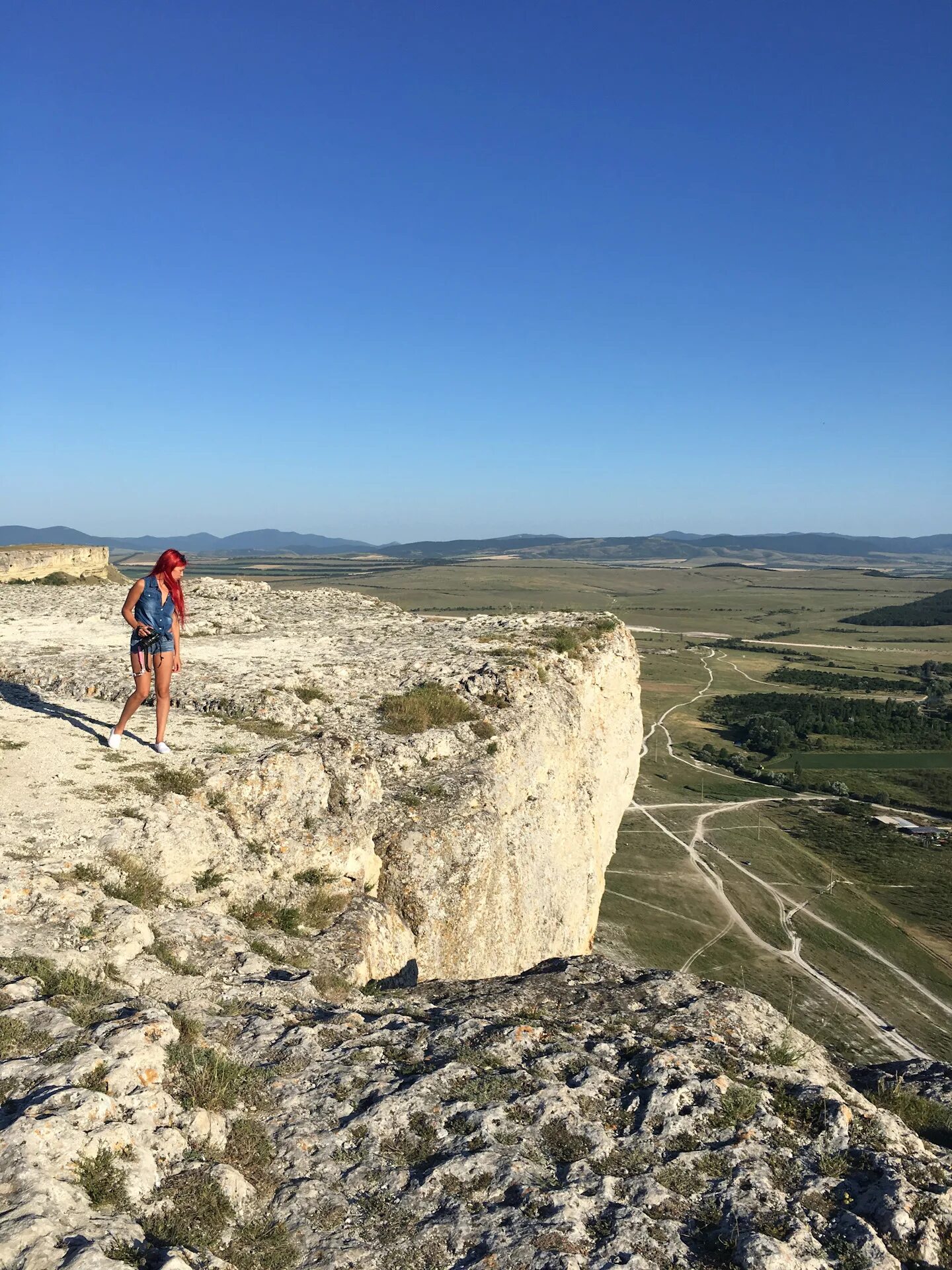 Погода цветочное крым белогорский. Белая скала Белогорск. Турбаза белая скала Белогорск Крым. Балаленд Белогорск Крым. Крым Белогорск Ависс.