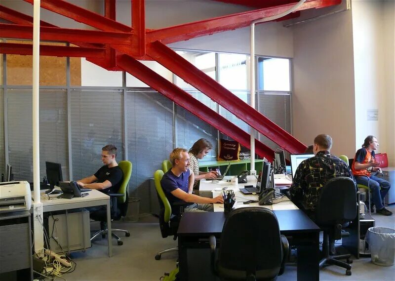 офис яндекса внутри. современные кабинеты для турагентства. турагентство фото. красивое турагентство. интерьер офиса туристической компании.