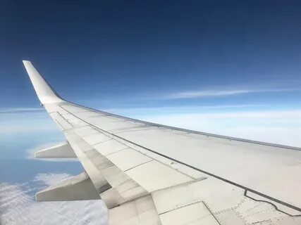 Звезды на крыльях самолета
