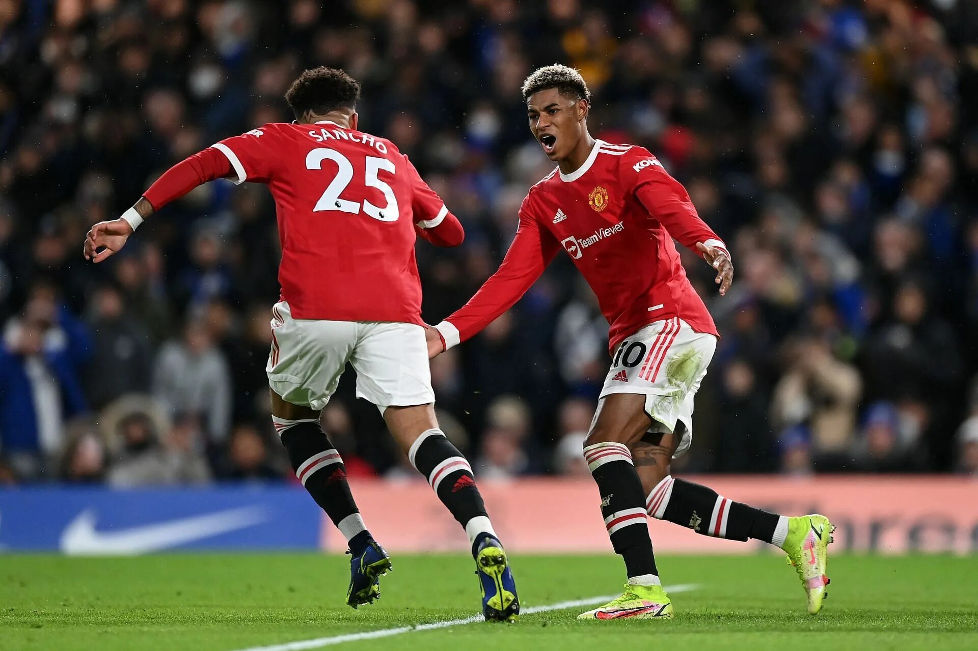 Ман юнайтед ковентри. Marcus rashford manchester united. санчо манчестер юнайтед. rashford vs sancho 2025.
