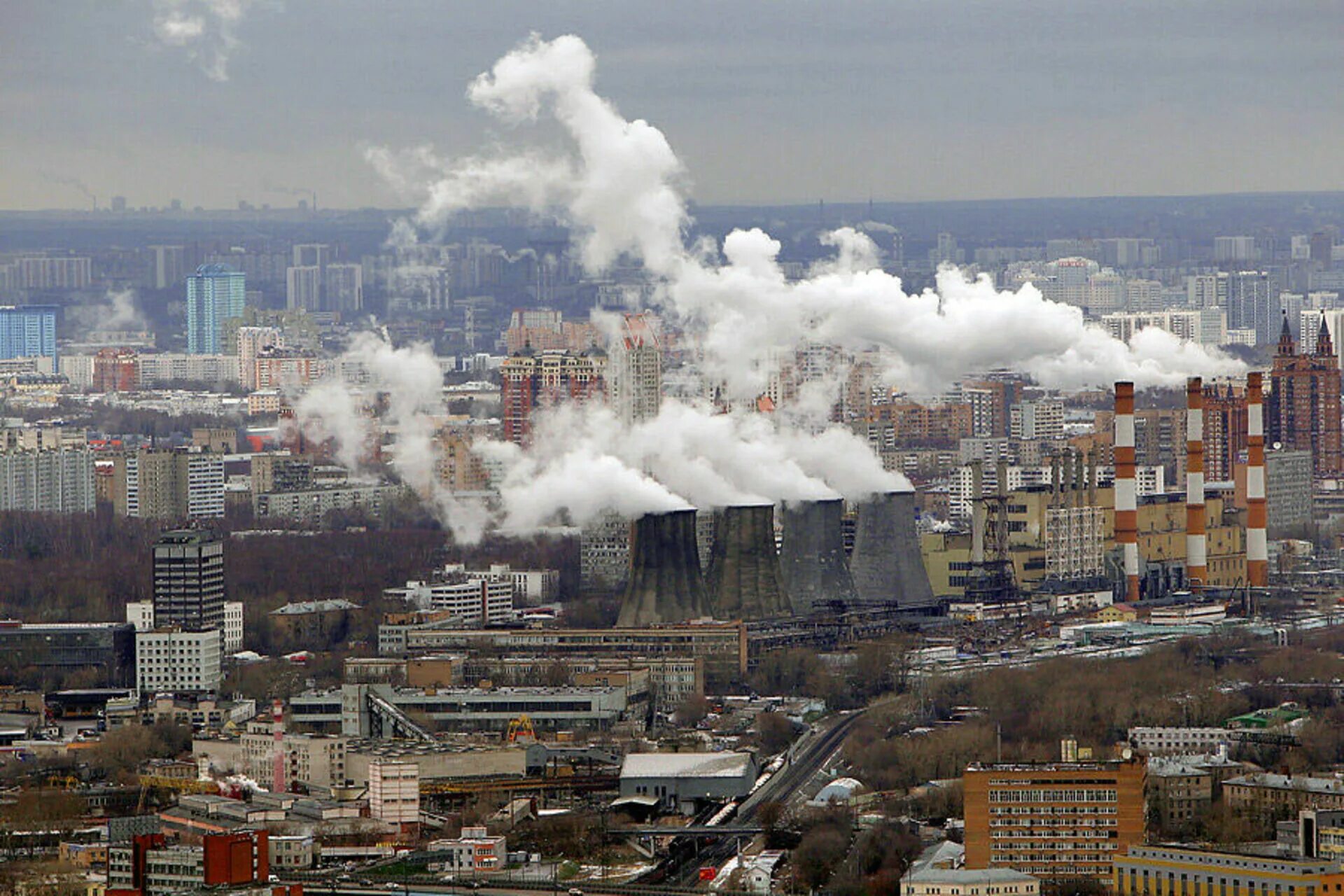 Городской воздух это. Дзержинск самый грязный город. Грязный воздух Красноярск. Промзона Уфа. Загрязнение предприятиями окружающей среды Москва.