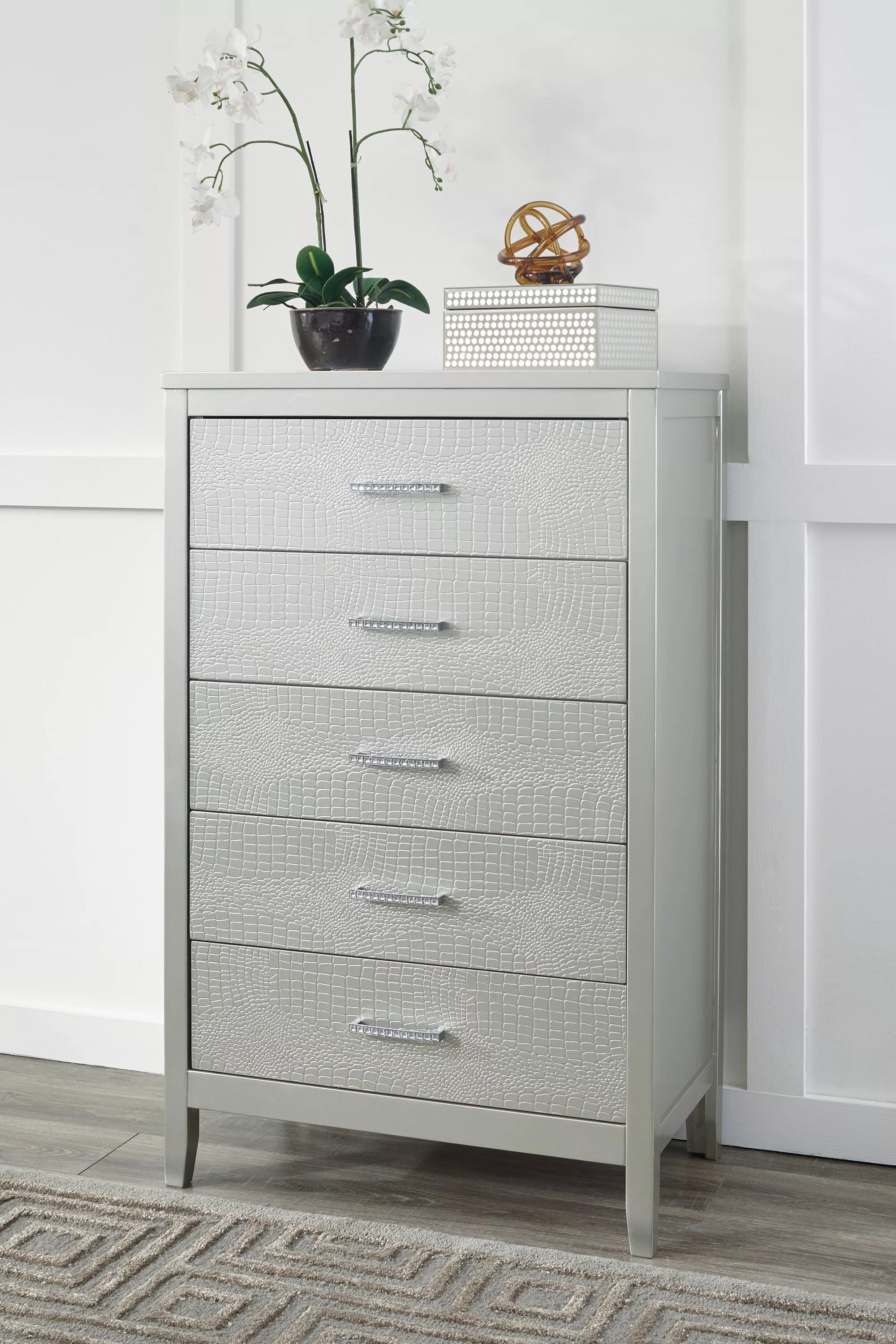 Высокий комод в прихожую. Высокий комод olivet b560-46 ashley. комод ashley lulu b102-21. комод сокарайн эшли. b705-46 высокий комод ledelle.